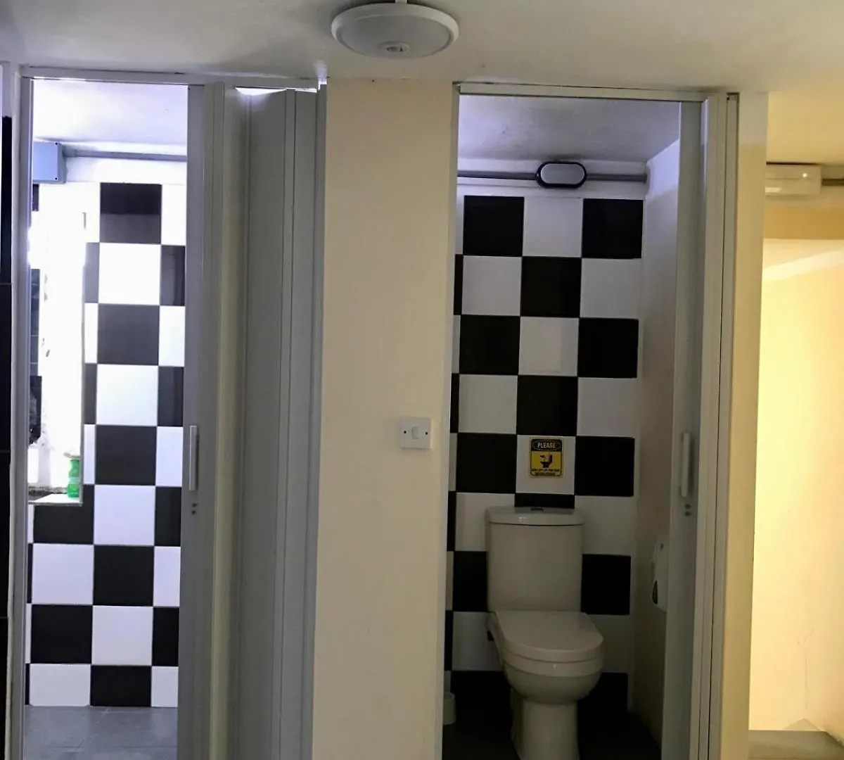 Private Rooms St Julians Saint Julian's 0*,  マルタ